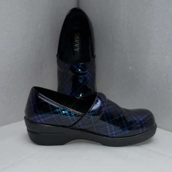 Savvy Shoes - Savvy Women's Black and Blue Slip-resistant clogs sz 6 EUC